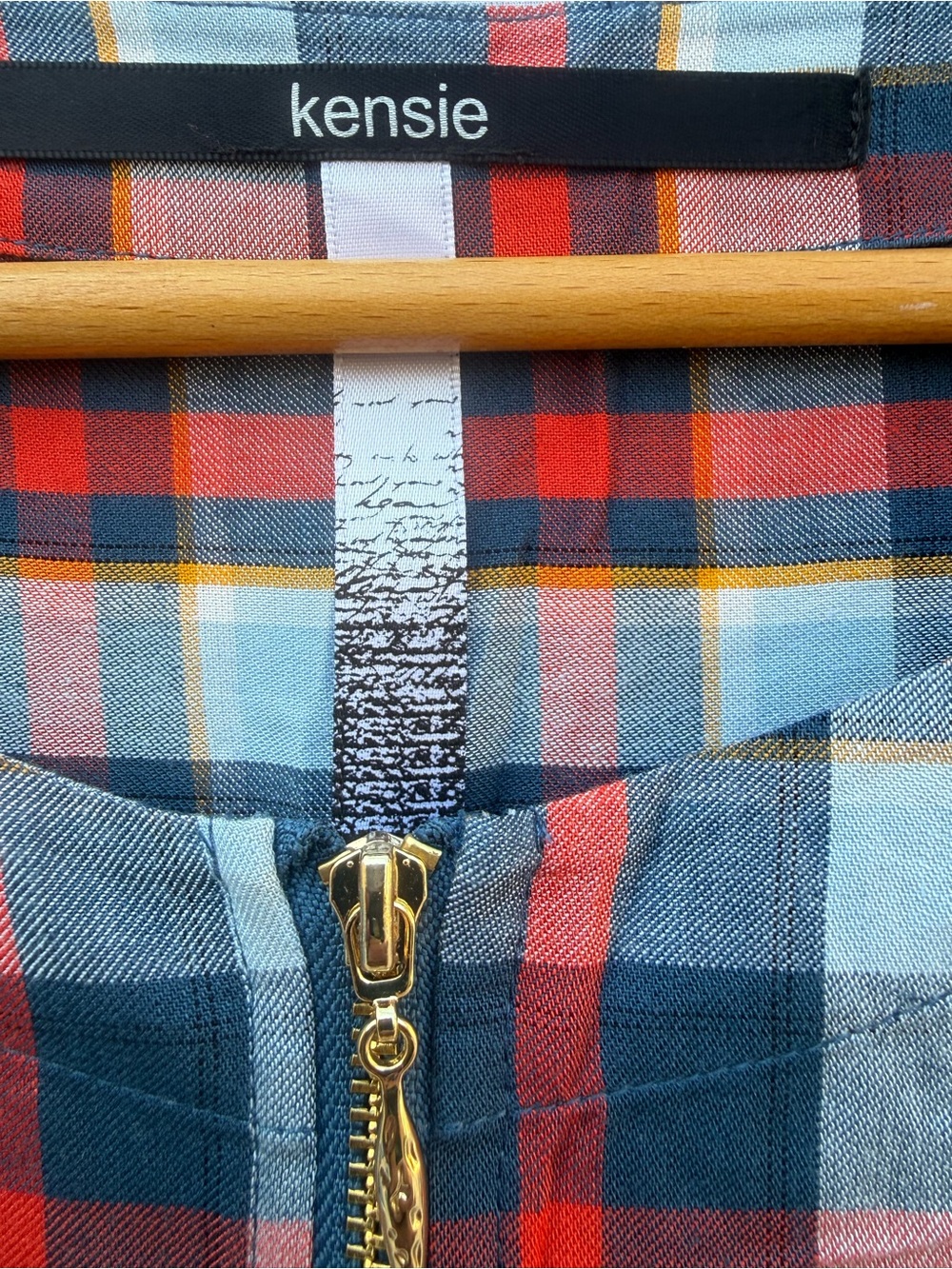 Kensie Plaid Half Zip Popover Blouse Red Navy Hi-Low Long Sleeve Medium NWOT - Picture 3 of 5